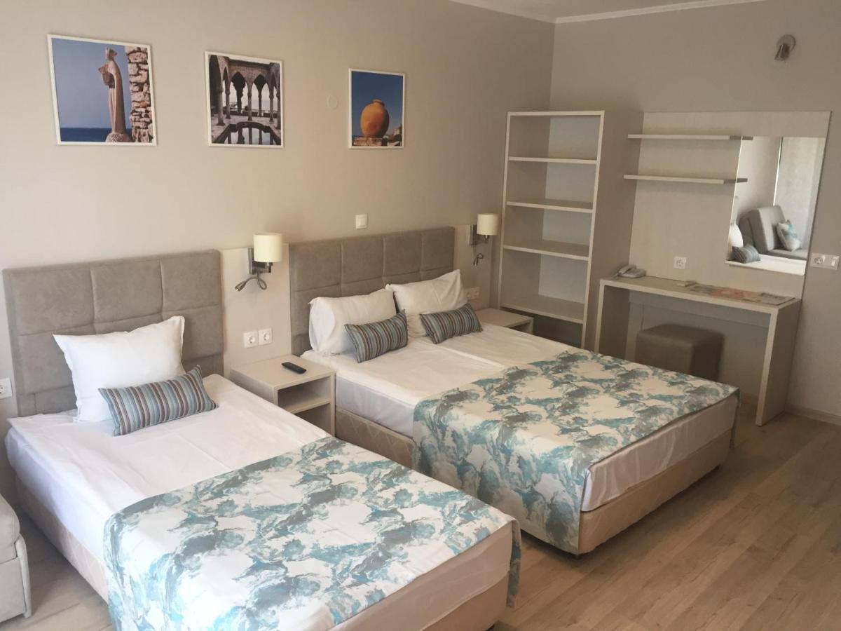 Helios Hotel Balchik Bagian luar foto