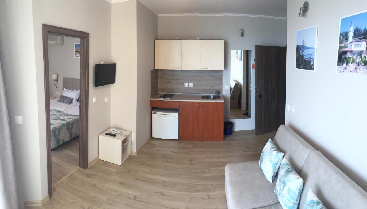 Helios Hotel Balchik Bagian luar foto