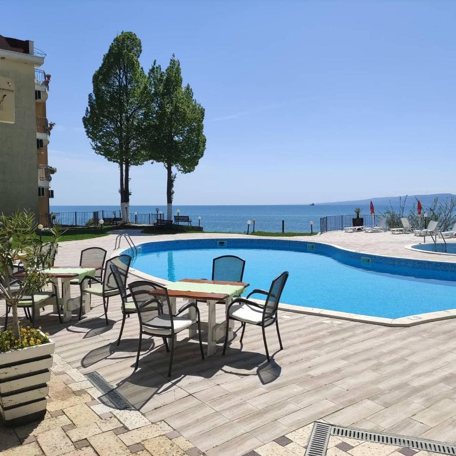 Helios Hotel Balchik Bagian luar foto