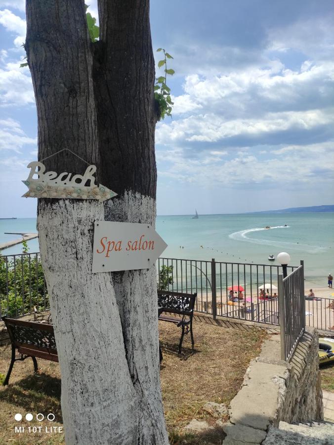 Helios Hotel Balchik Bagian luar foto