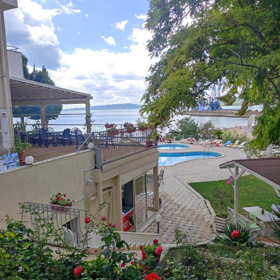 Helios Hotel Balchik Bagian luar foto