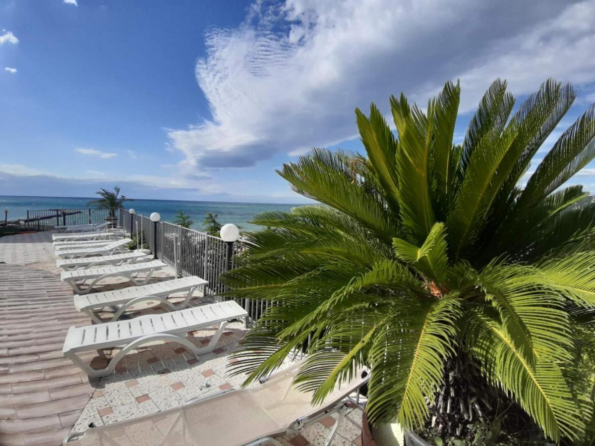 Helios Hotel Balchik Bagian luar foto