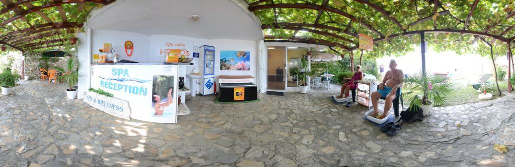 Helios Hotel Balchik Bagian luar foto