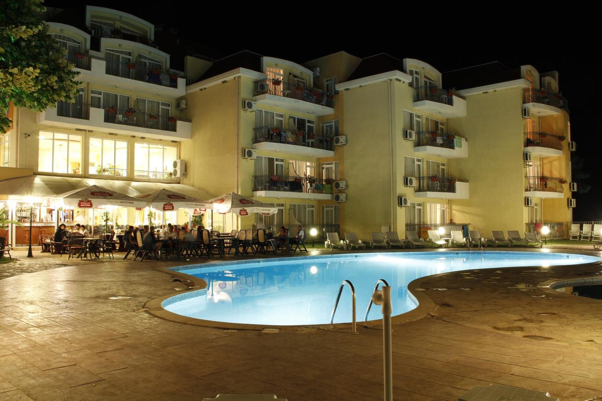 Helios Hotel Balchik Bagian luar foto