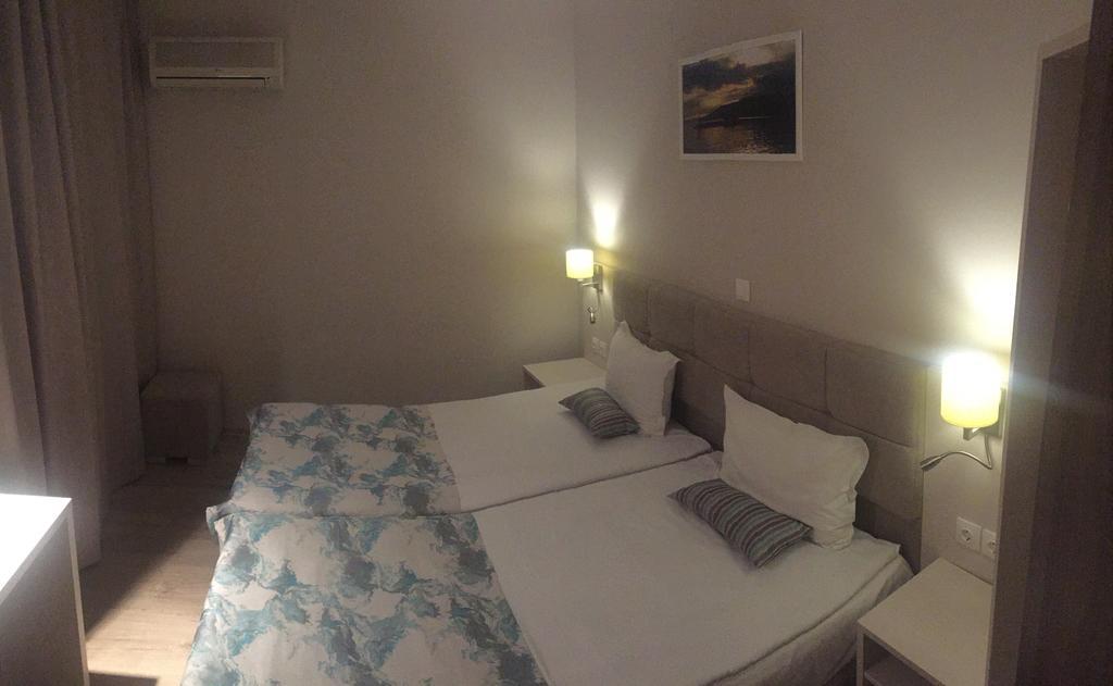 Helios Hotel Balchik Bagian luar foto
