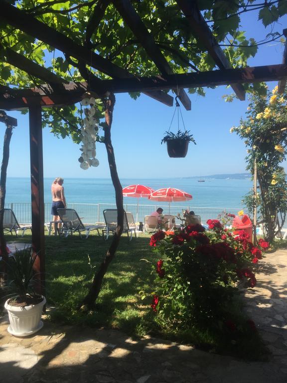 Helios Hotel Balchik Bagian luar foto