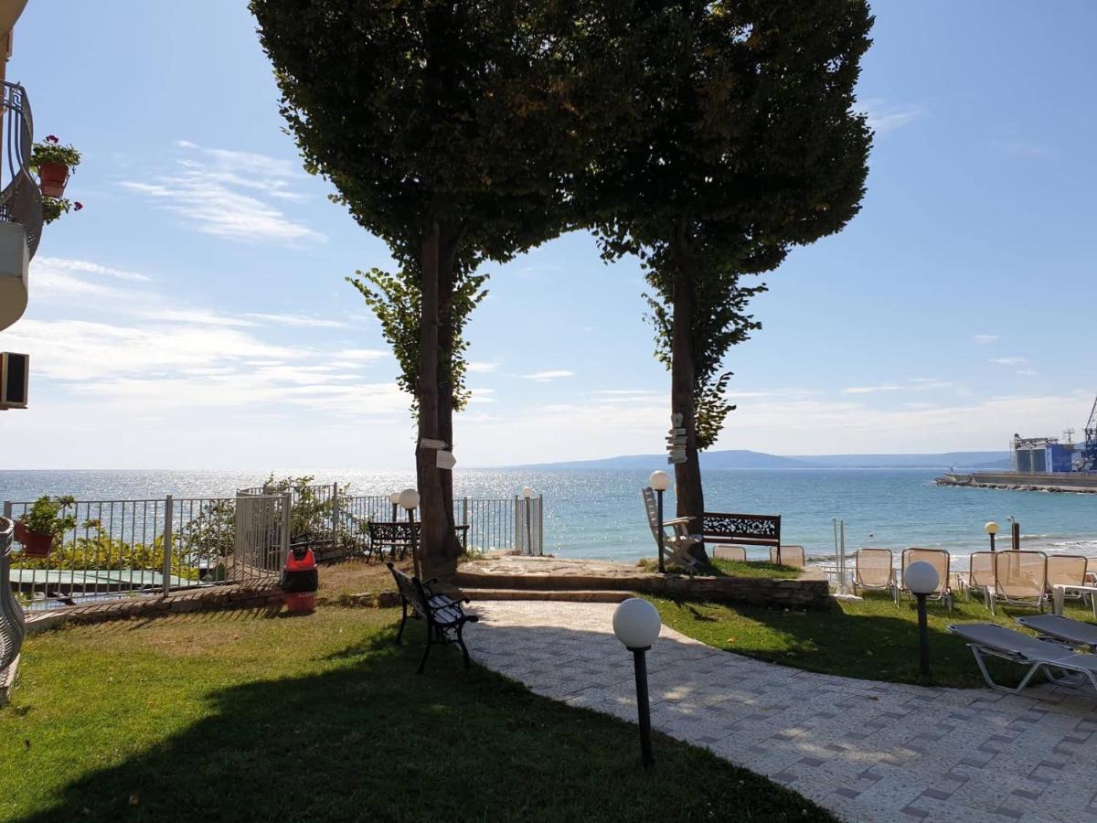 Helios Hotel Balchik Bagian luar foto