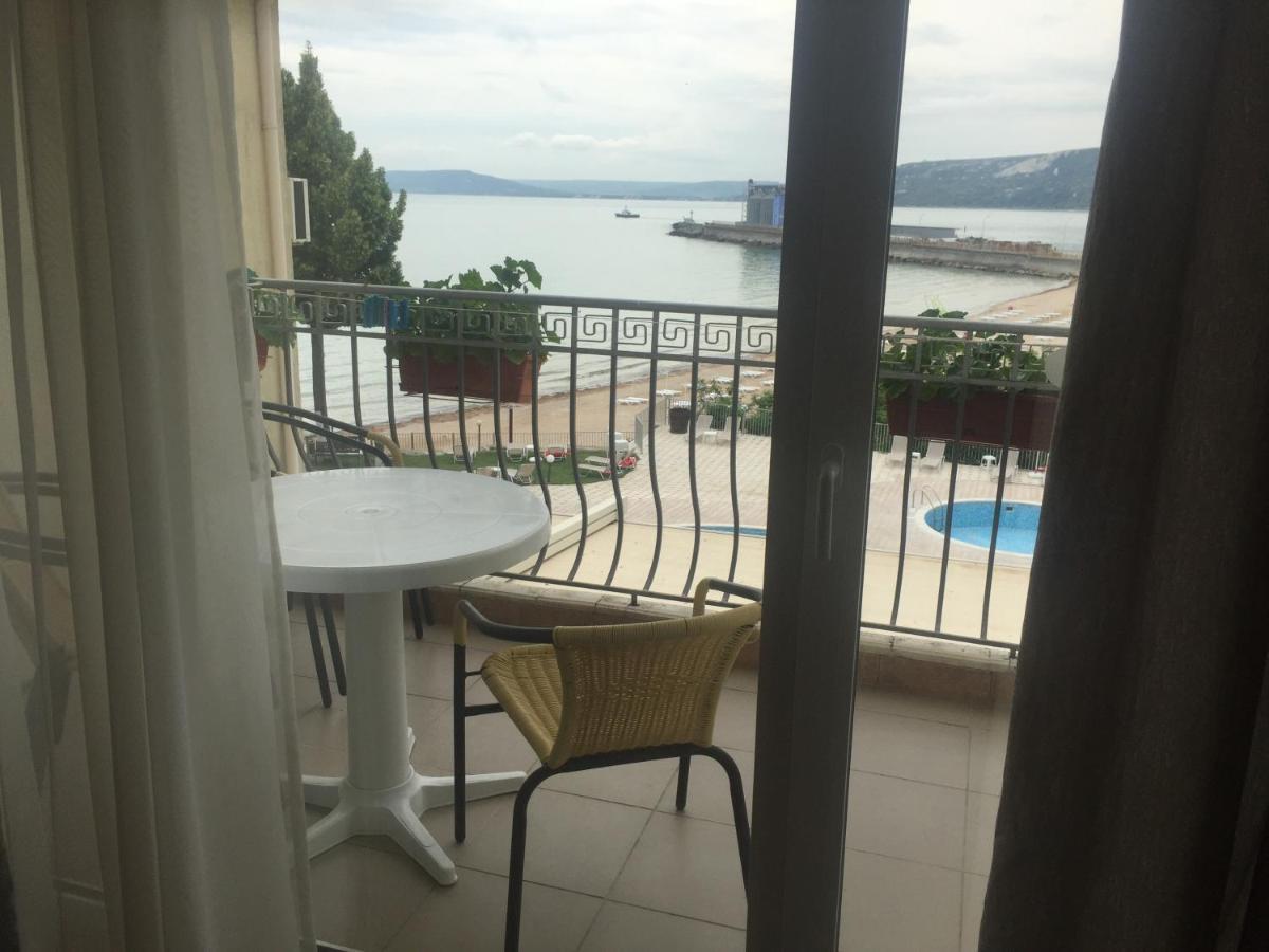 Helios Hotel Balchik Bagian luar foto