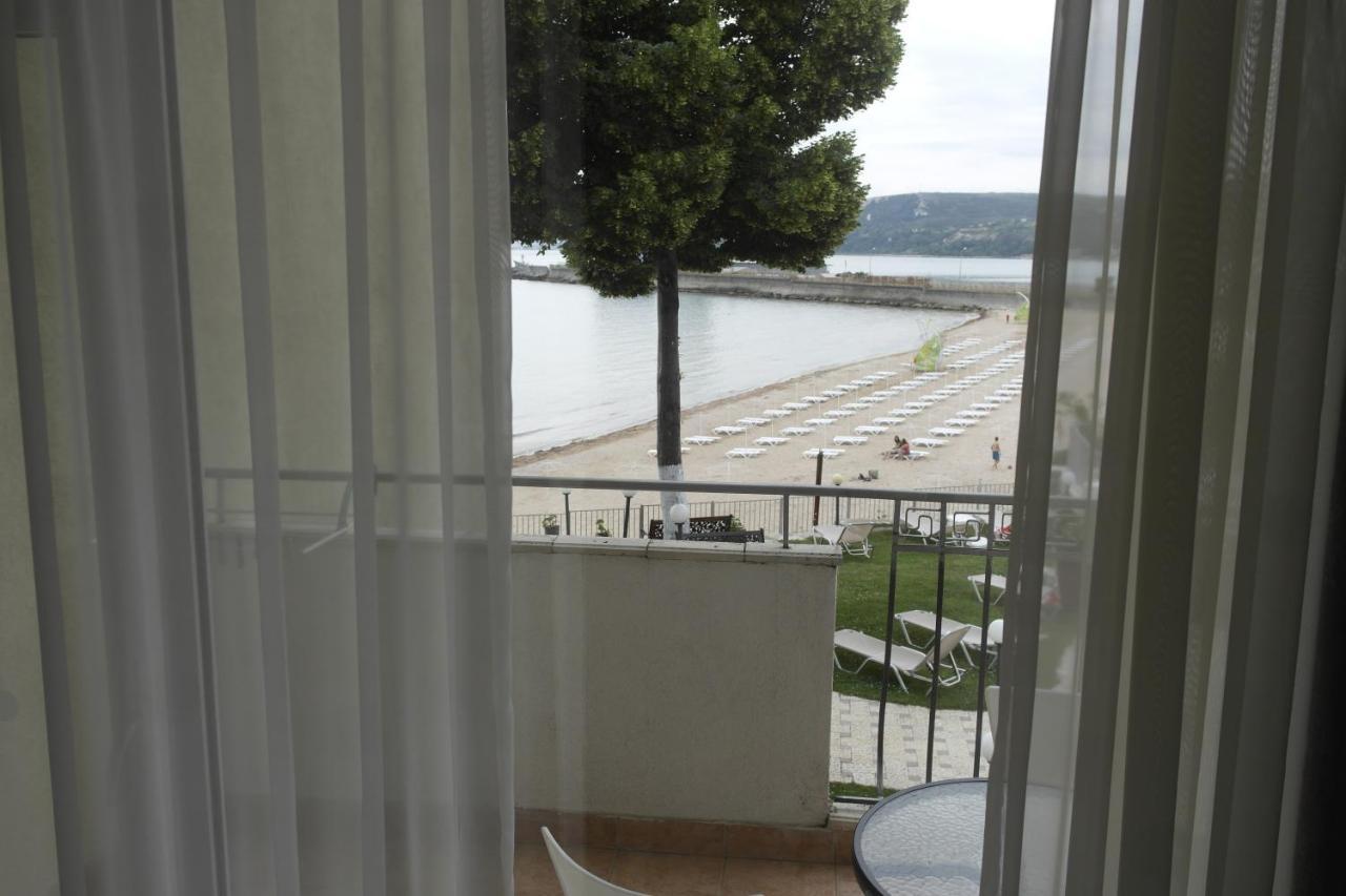 Helios Hotel Balchik Bagian luar foto