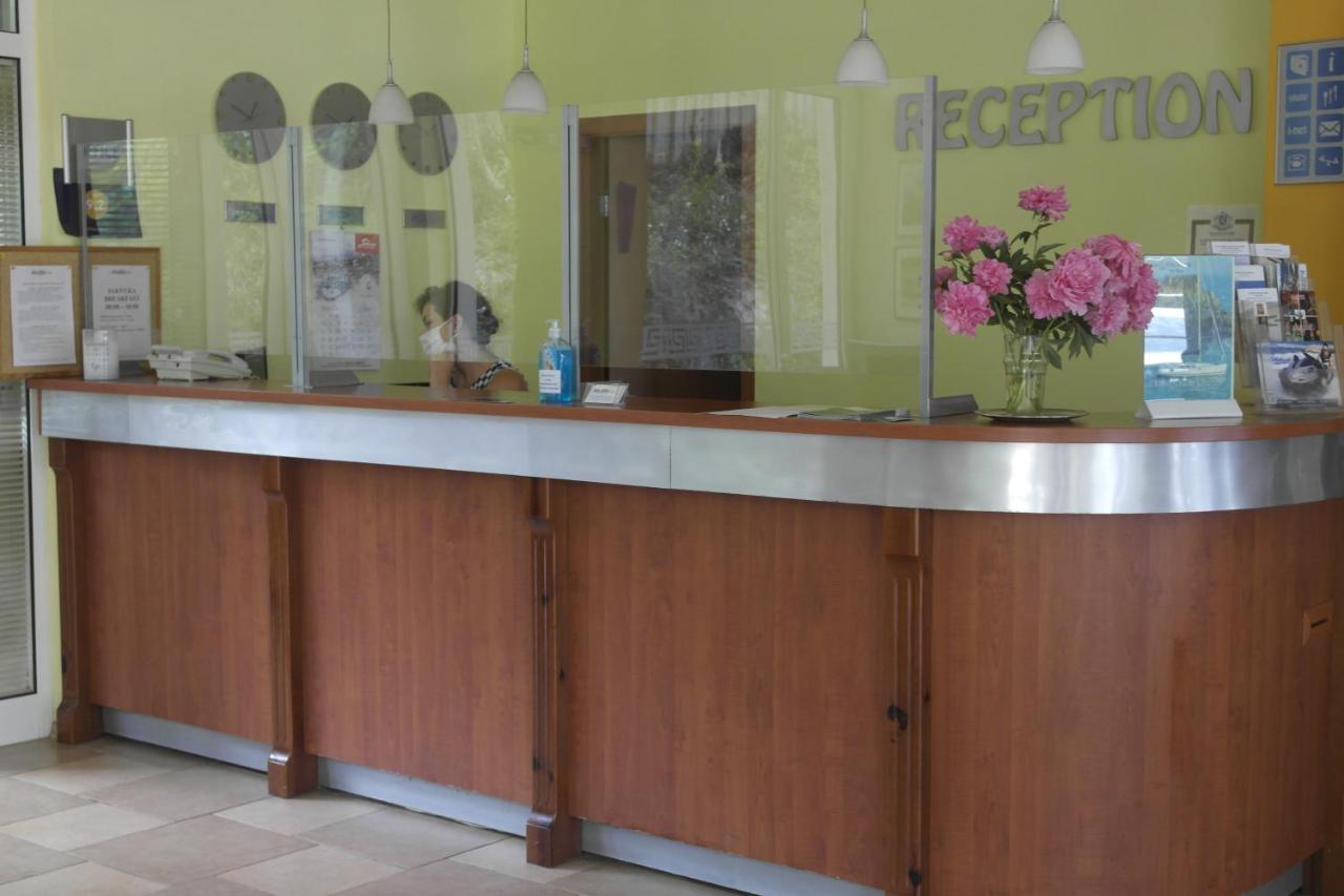 Helios Hotel Balchik Bagian luar foto